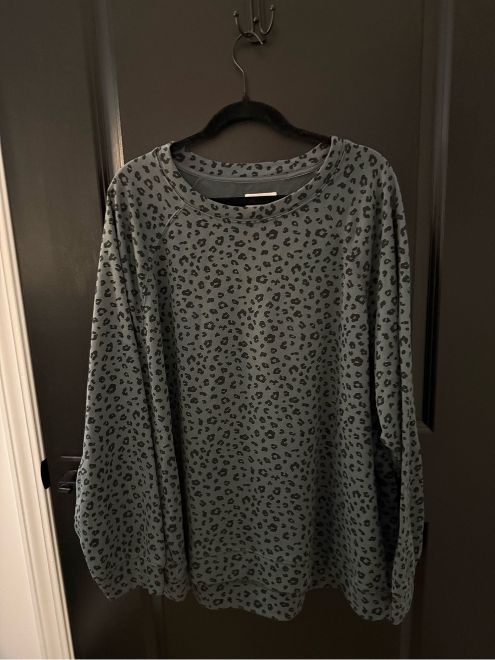 Lou & Grey Dark Green Leopard-Print Crewneck Sweatshirt
